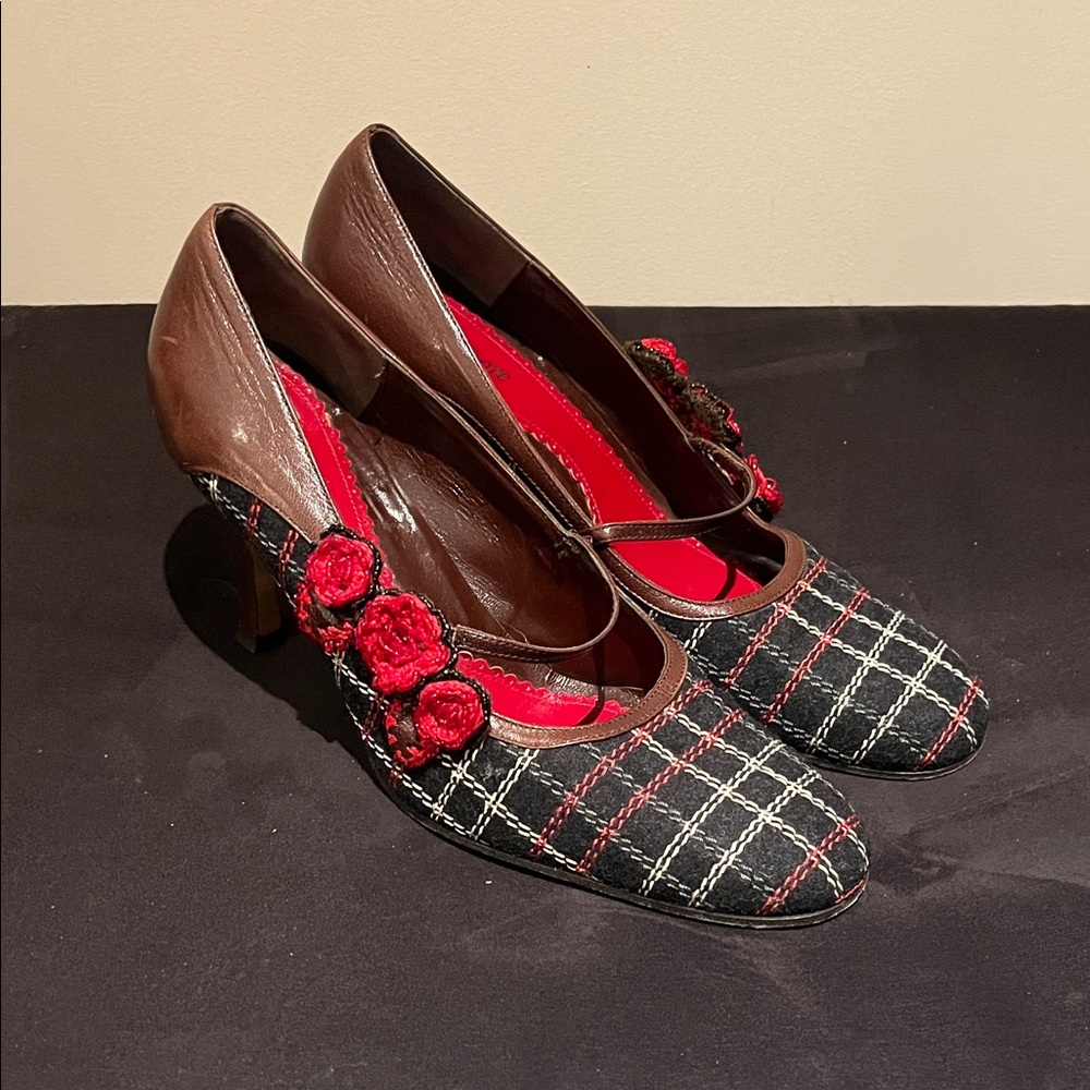 Isabella Fiore Brown and Red Women's Heels